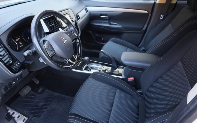 Mitsubishi Outlander cena 85000 przebieg: 56500, rok produkcji 2016 z Jutrosin małe 254